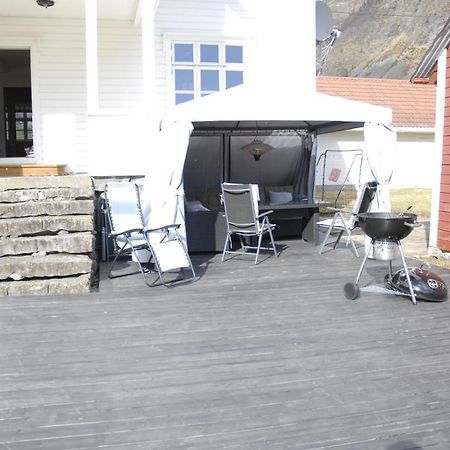 Comfortable House In Quiet Area Luster Exterior photo