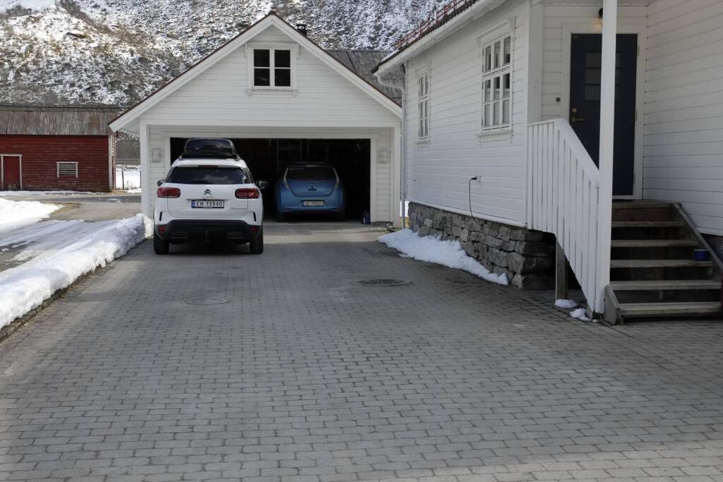 Comfortable House In Quiet Area Luster Exterior photo